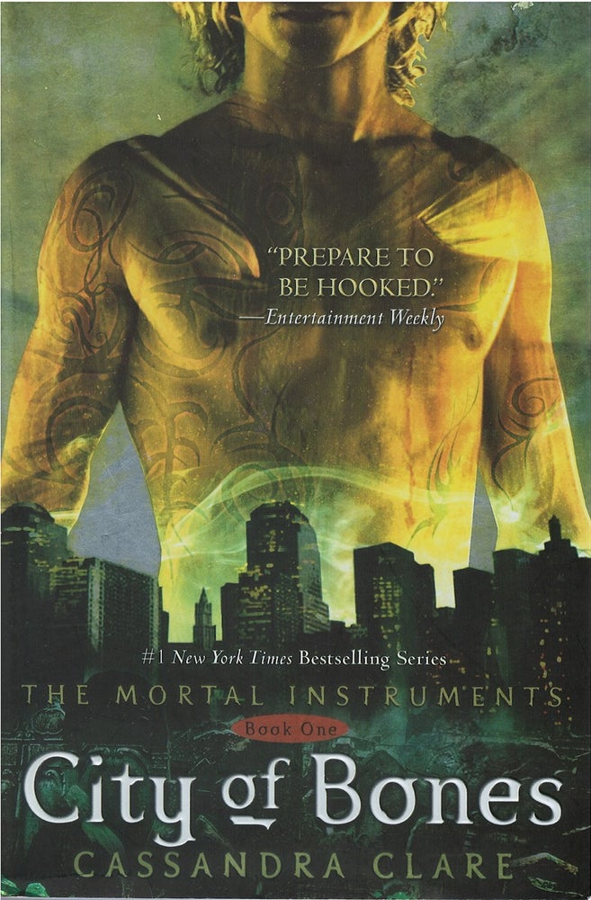 Item #069333 City of Bones (The Mortal Instruments, #1). Cassandra Clare.